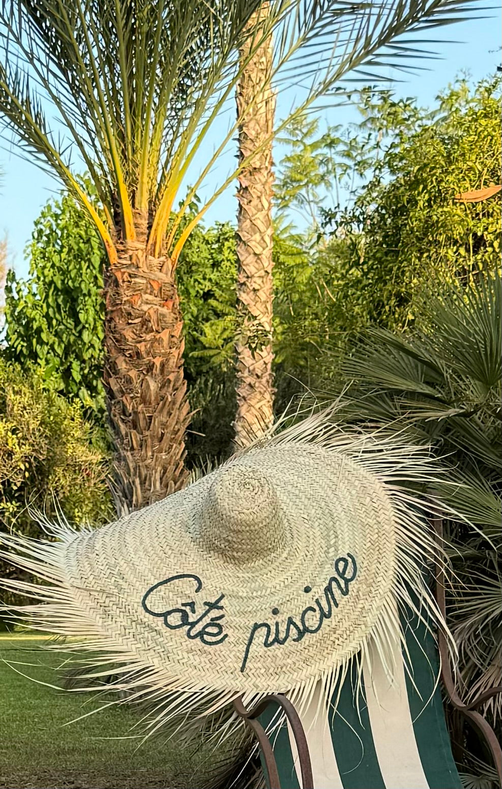 Chapeau géant XXL en paille personnalisable, très grand chapeau bohème Marocain brodé avec ou sans frange, décoration murale à personnaliser