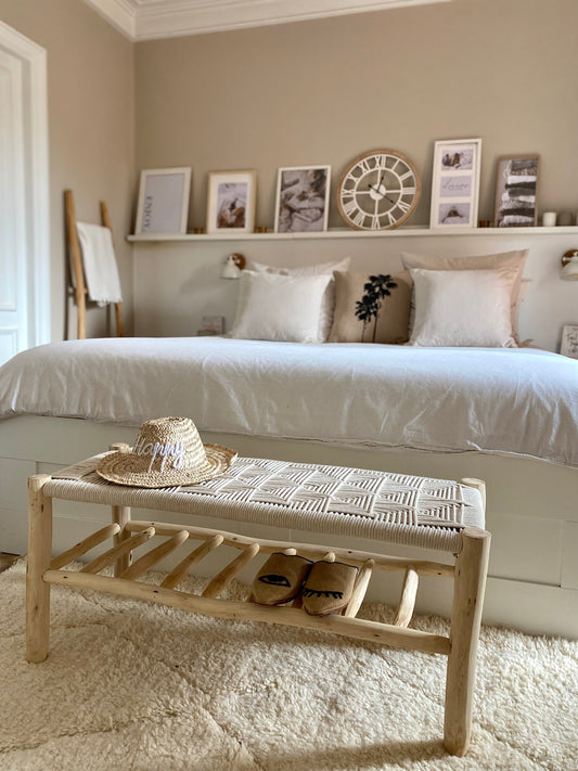 Banc artisanale en bois brut et corde de Coton tressée avec étagère de rangement