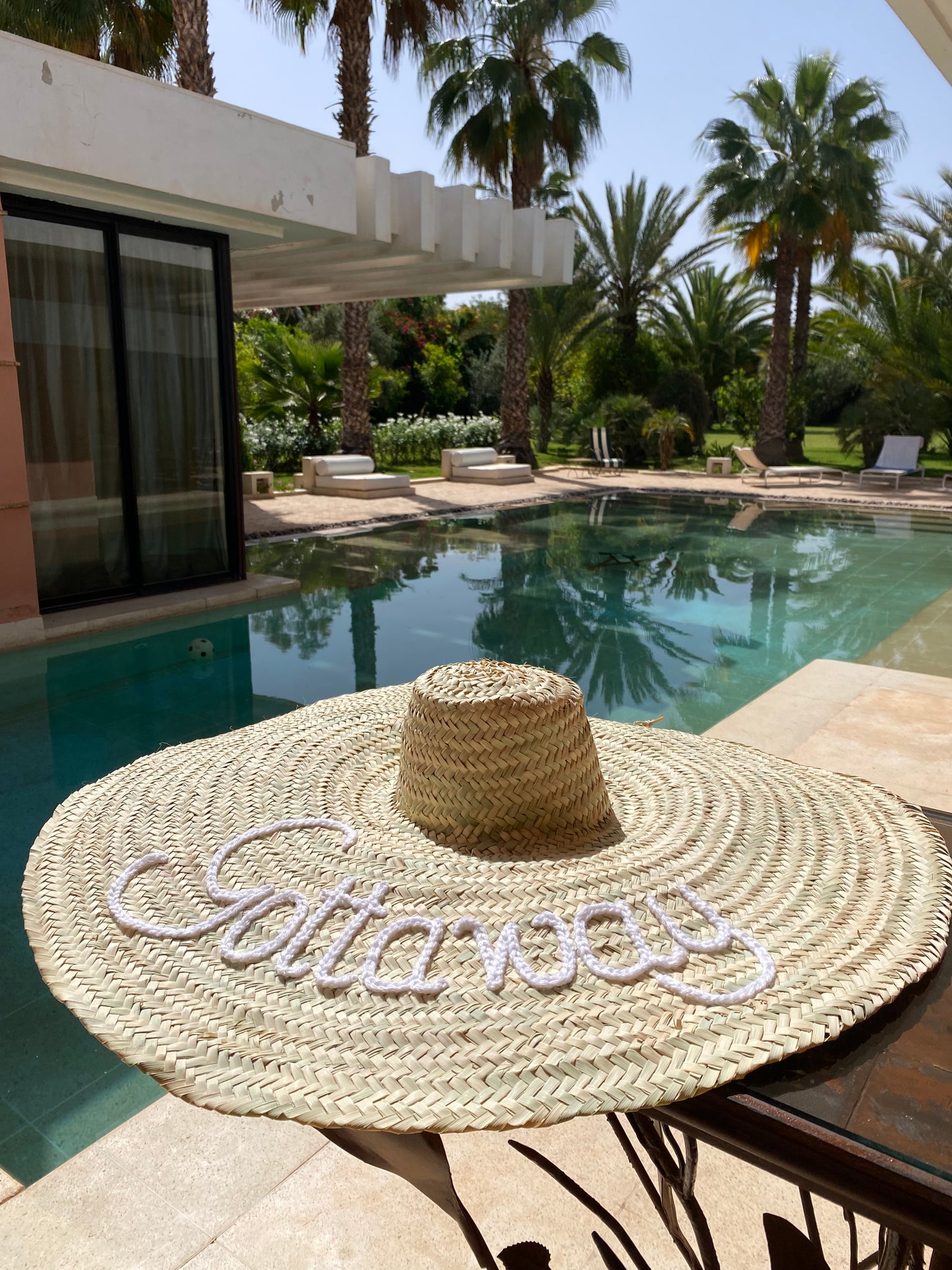 Chapeau géant XXL en paille personnalisable, très grand chapeau bohème Marocain brodé avec ou sans frange, décoration murale à personnaliser